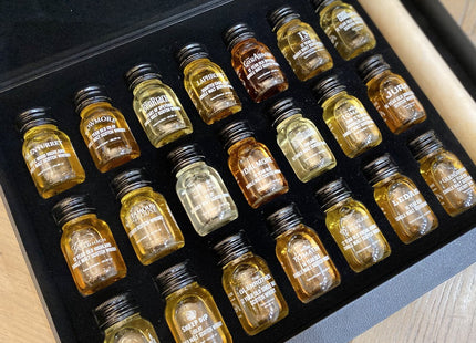 21 Drams - Whisky tasting in a Gift Box with Whisky Tasting Guide - 21 x 3cl 48%